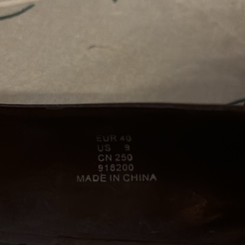 Divided Shoes - Picture 4 of 7